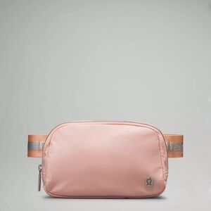 🎉🎊Host Pick🎊🎉 Lululemon Everywhere Belt Bag 1L Warp Pink Mist/Silver/White Opal